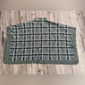 Women’s one size fits all green, white & black thick shawl